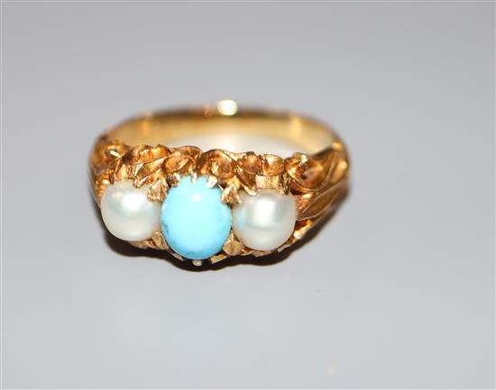 A Victorian style yellow metal turquoise and cultured pearl three stone ring, size H, gross 4.7 grams.